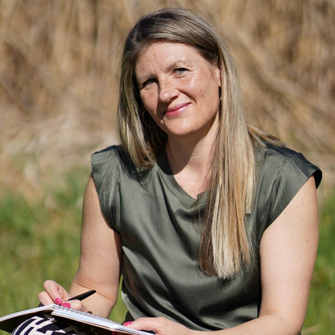 Julia Bultmann – Autorin emotionaler Romane über Verlust, Hoffnung und Neuanfang. Julia Bultmann – Autorin emotionaler Romane über Verlust, Hoffnung und Neuanfang.